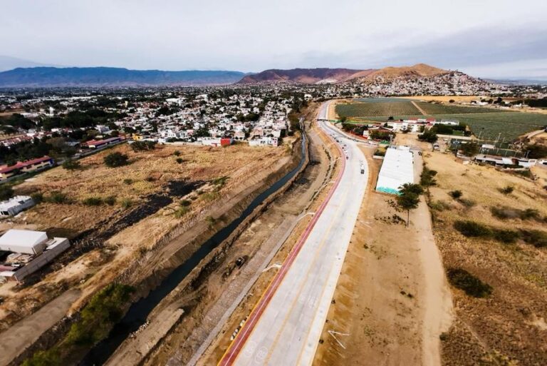 010226-FOTO-2-Inaugura-Salomon-Jara-primera-etapa-de-la-vialidad-y-encauzamiento-en-las-margenes-del-Rio-Atoyac-en-Santa-Cruz-Xoxocotlan