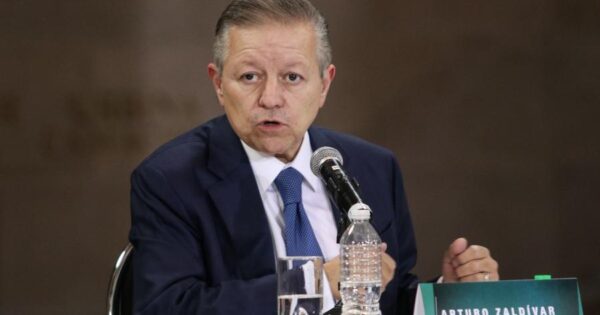 Zaldívar pone en duda a Luisa María y promete blindar la firma de Claudia