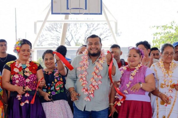 MIGUEL QUETU ENTREGA TECHADO QUE MEJORA LA CANCHA DE USOS MÚLTIPLES DE LA COLONIA SAÚL MARTÍNEZ