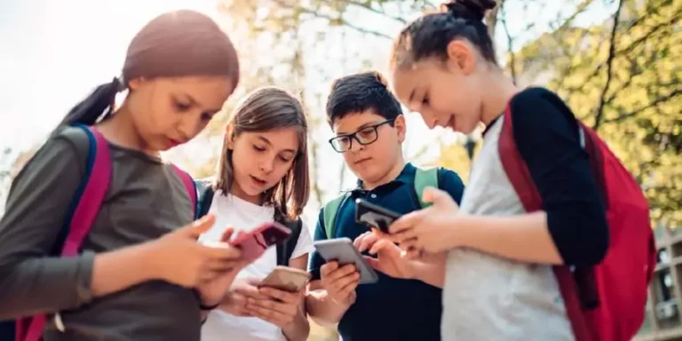 A-retirar-celulares-de-escuelas-publicas