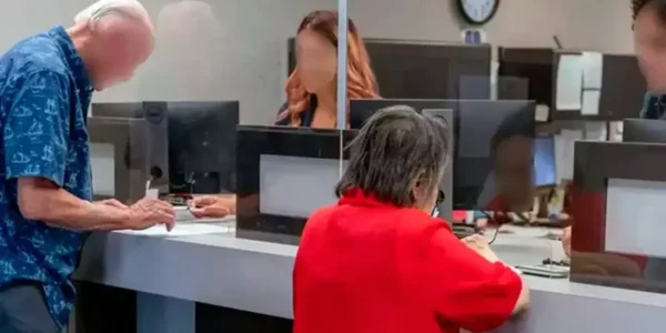 Alerta: quejas por abusos de bancos y aseguradoras aumentan casi 20%