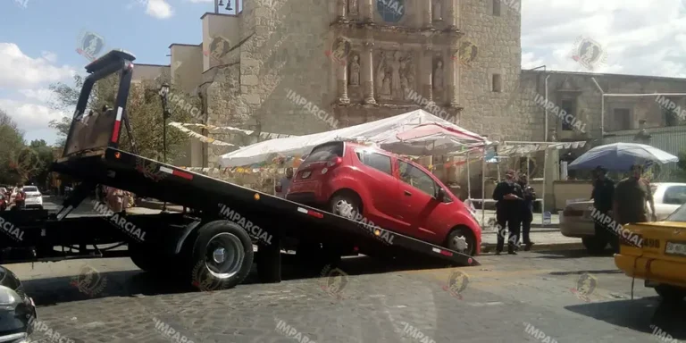 Al-corralon-por-estacionarse-en-lugar-prohibido