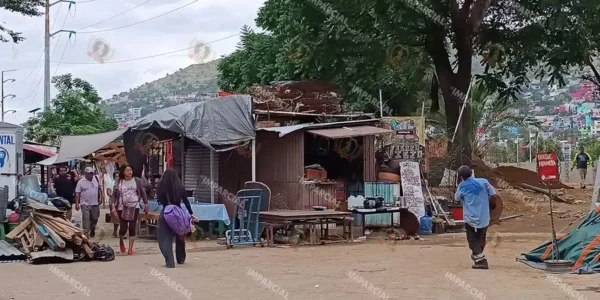 Autoridades retiran casetas del Parque del Amor y anuncian reubicación de puestos