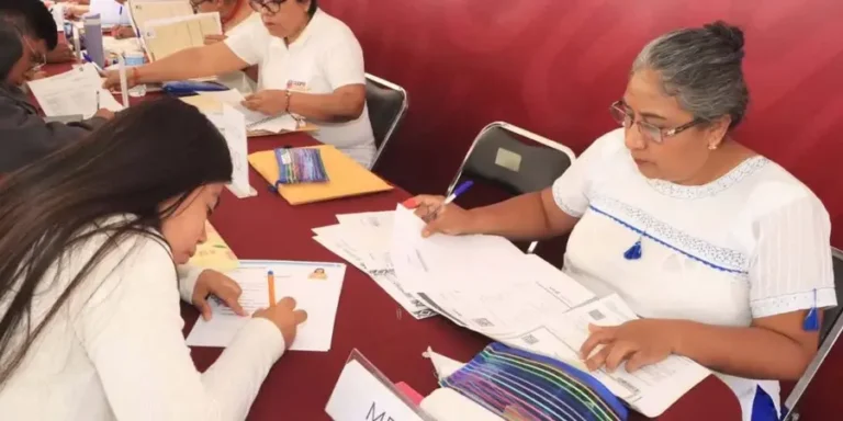 Contratacion-de-normalistas-por-parte-del-IEEPO-el-pasado-mes-de-abril_-copia
