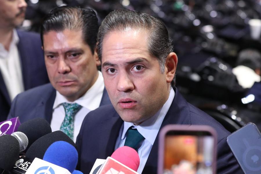 El-presidente-de-la-Camara-de-Diputados-Raul-Bolanos-Cacho-Cue-reconoce-al-gabinete-de-seguridad-por-la-detencion-de-El-Cromo-2-1100x733-1