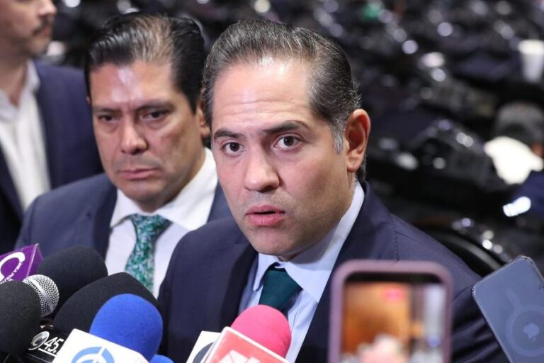 El-presidente-de-la-Camara-de-Diputados-Raul-Bolanos-Cacho-Cue-reconoce-al-gabinete-de-seguridad-por-la-detencion-de-El-Cromo-2-1100x733-2