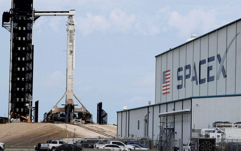 Elon-Musk-SpaceX-2-04012024