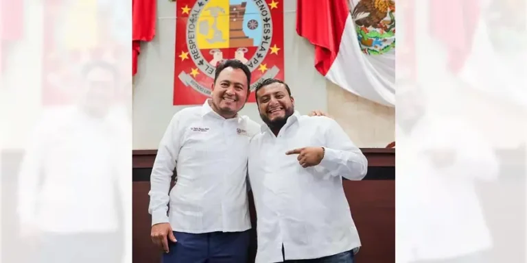 Emilio-Montero-y-Miguel-Sanchez-Altamirano-luego-de-la-cargada-juchiteca-durante-la-comparecencia-del-director-del-IEEPO-ante-diputados_