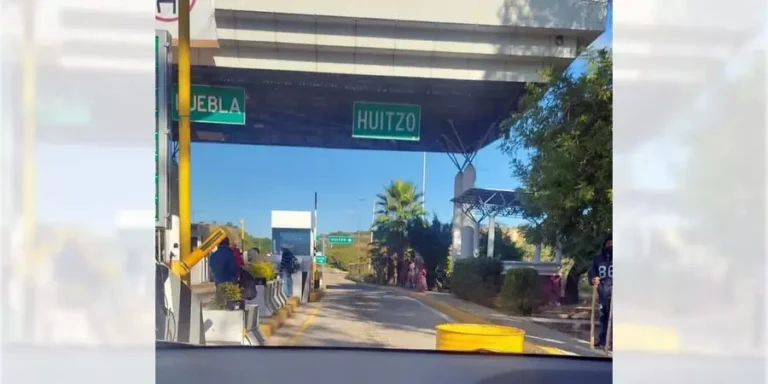 En-noviembre-de-2023-automovilistas-denunciaron-presunta-extorsion-en-la-caseta-de-Huitzo_-copia