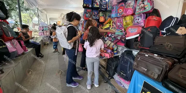 Feria-de-regreso-a-clases-en-la-Alameda-de-Leon_