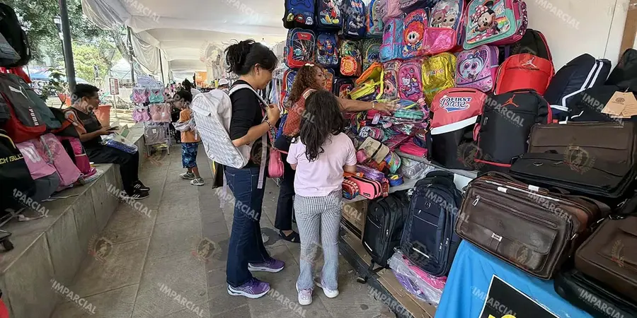 Feria-de-regreso-a-clases-en-la-Alameda-de-Leon_