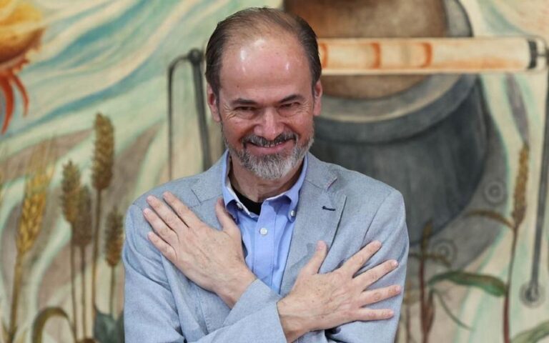 Juan-Villoro-critica-4t-Premio-Carlos-Fuentes