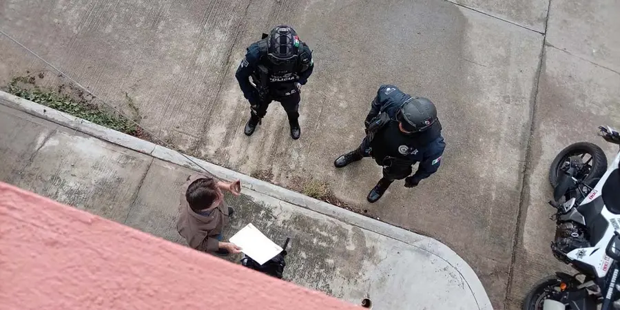 La-visita-de-la-policia-municipal-al-domicilio-de-Horacio-Corro_