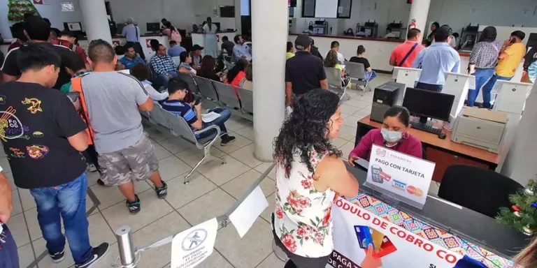 Largas-filas-burocratismo-y-coyotaje-en-Semovi