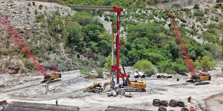 Los-trabajos-en-el-viaducto-que-sustituira-al-puente-El-Tornillo-para-reabrir-la-supercarretera-Mitla-Tehuantepec_
