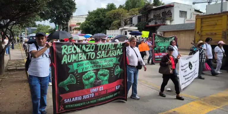 Oaxaca-se-ha-sumado-a-las-demandas-de-trabajadores-del-IMSS-que-exigen-ofrecer-un-servicio-digno-a-la-ciudadania_-copia
