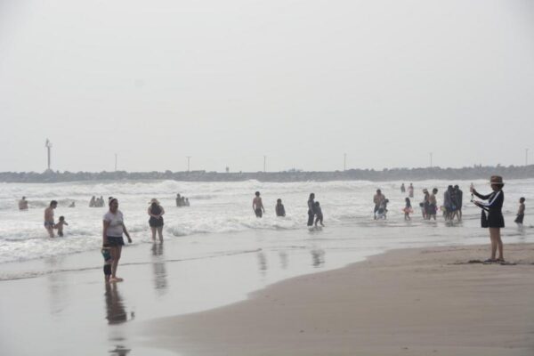 Estalla crisis por derrame en el Golfo: separan a tres funcionarios e investigan