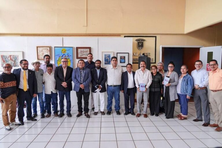 PRESENTAN-LIBRO-INTERDISCIPLINARIO-Y-COLECTIVO-CIENCIA-Y-ARTE-CON-LA-PARTICIPACION-DE-14-DOCENTES-DE-LA-UABJO-1100x733-2