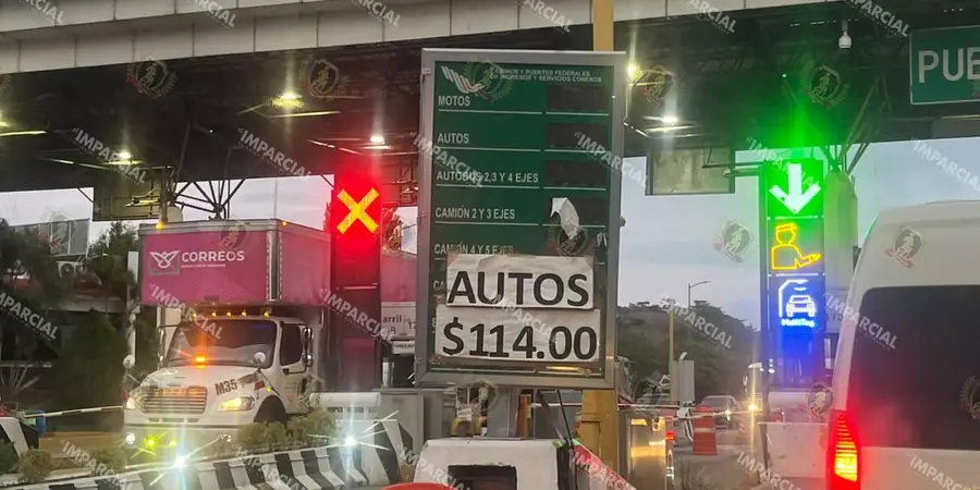 Pagan-millones-de-pesos-por-la-senaletica-colocan-tarifas-rotuladas-a-mano