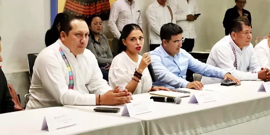 Primera-reunion-de-Fernanda-Chavez-con-funcionarios-del-IEEPO-tiene-un-alud-de-asuntos-por-aclarar_
