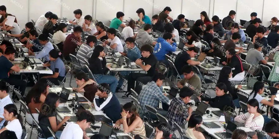 Un-hotel-del-norte-de-la-ciudad-fue-sede-del-examen-de-control-presencial-aplicado-por-la-UNAM-el-12-de-agosto_