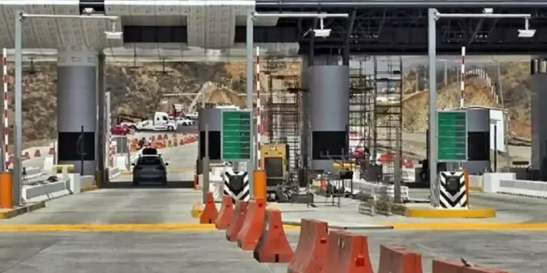 Un-peaje-elevado-para-una-supercarretera-en-ruinas.jpg