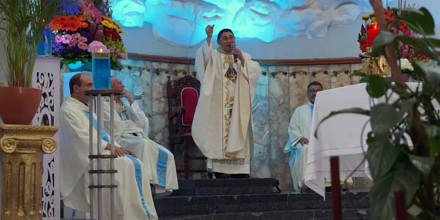 Una-de-las-celebraciones-por-los-dos-anos-como-obispo-auxiliar-de-Luis-Alfonso-Tut-Tun-se-realizo-en-el-templo-de-Los-Pobres_