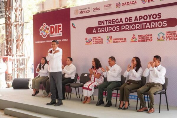 Más de mil oaxaqueños reciben apoyos estatales; Gobierno presume cumplimiento