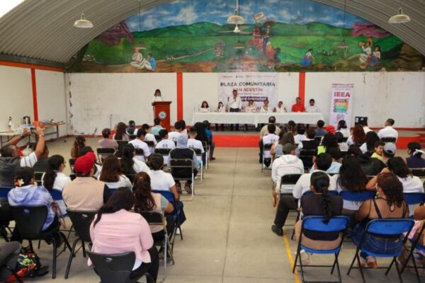 Triunfo educativo en San Agustín: IEEA entrega certificados y renueva vidas