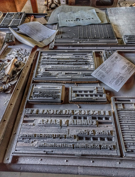 La crisis del diálogo: cómo el periodismo alimenta y sufre el cansancio público