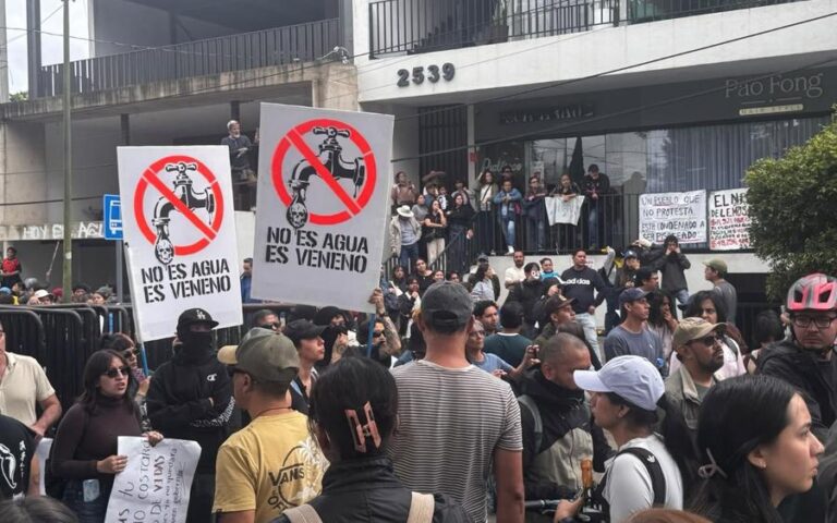 miles-marchan-alerta-sanitaria-agua-sucia-guadalajara-11102026-2