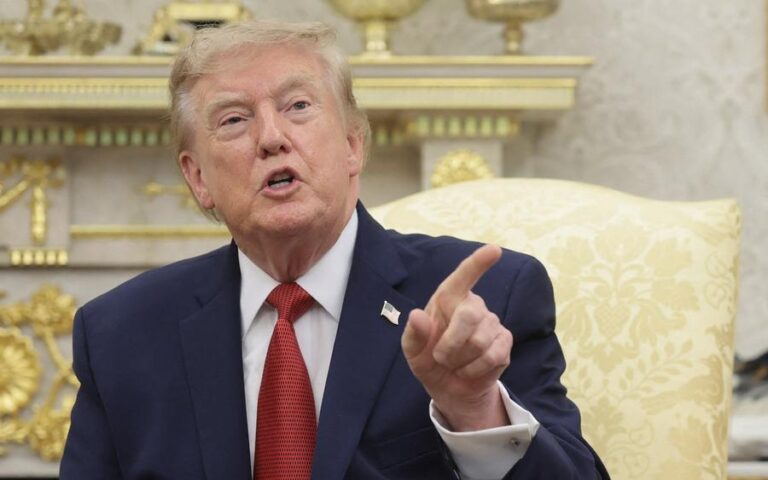 trump-despacho-oval-casa-blanca-reportera-rts-18082026